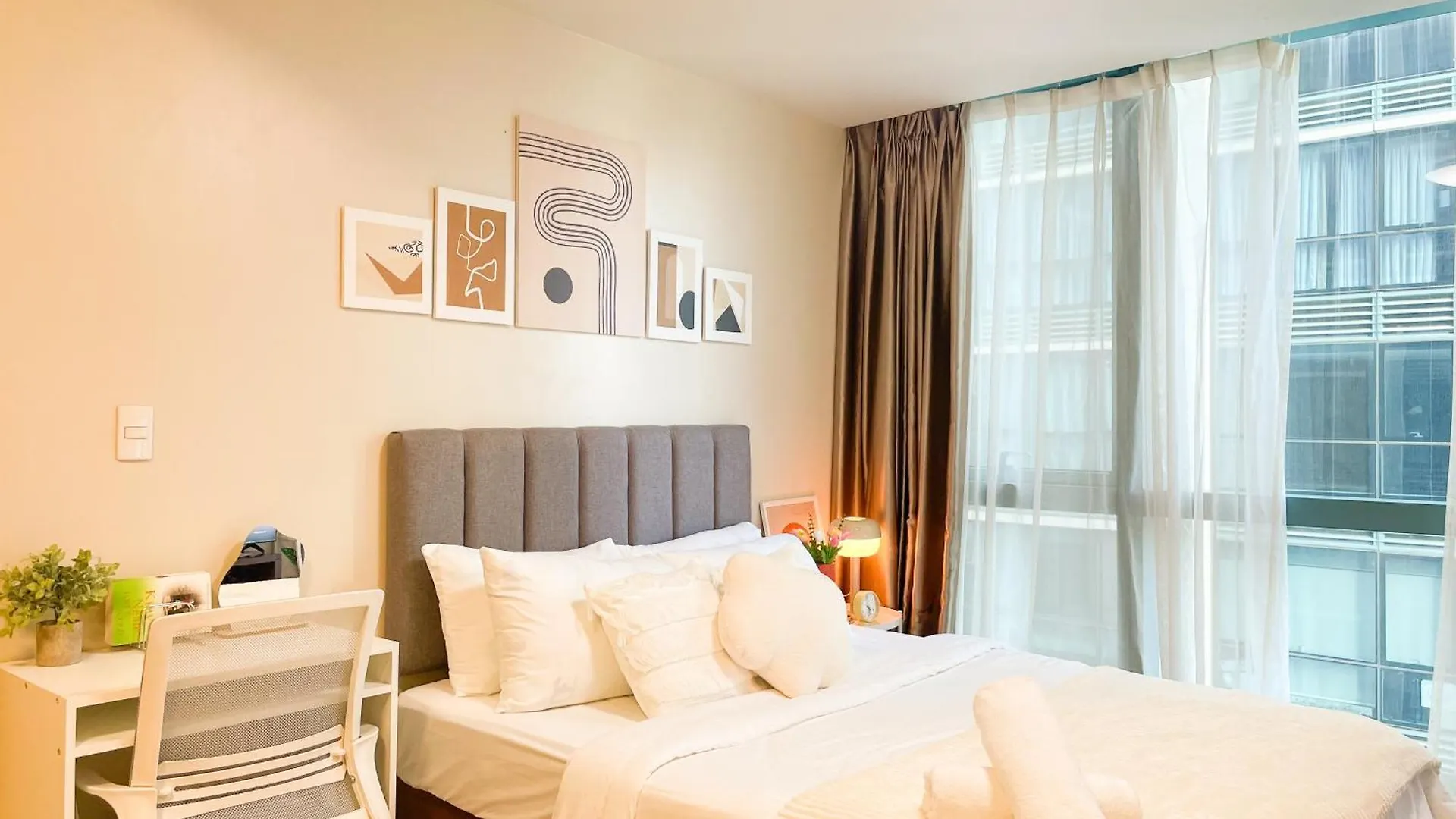 Luxury Bgc Condo, Steps To Uptown Mall #Oursw31I Manila 0*,