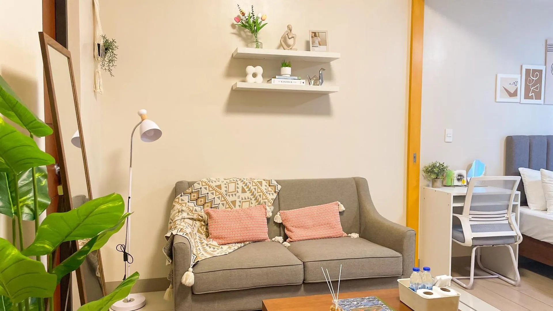 Luxury Bgc Condo, Steps To Uptown Mall #Oursw31I Manila Philippines