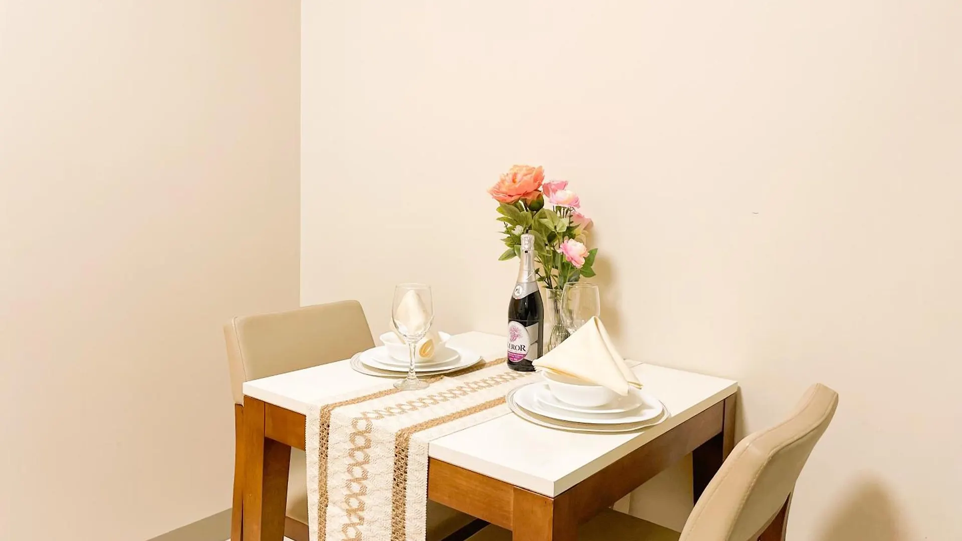 Holiday home Luxury Bgc Condo, Steps To Uptown Mall #Oursw31I Manila Philippines