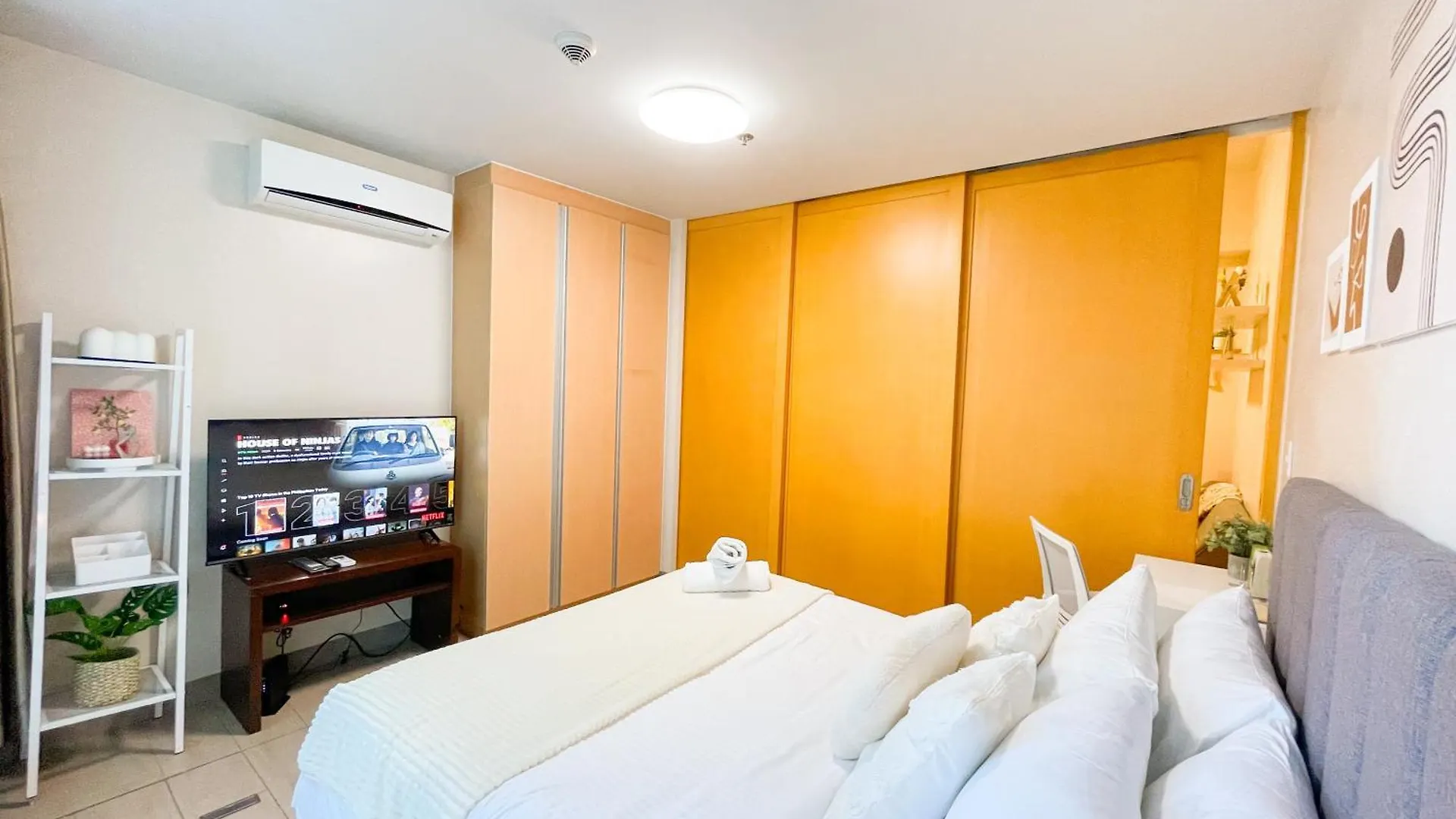 Holiday home Luxury Bgc Condo, Steps To Uptown Mall #Oursw31I Manila