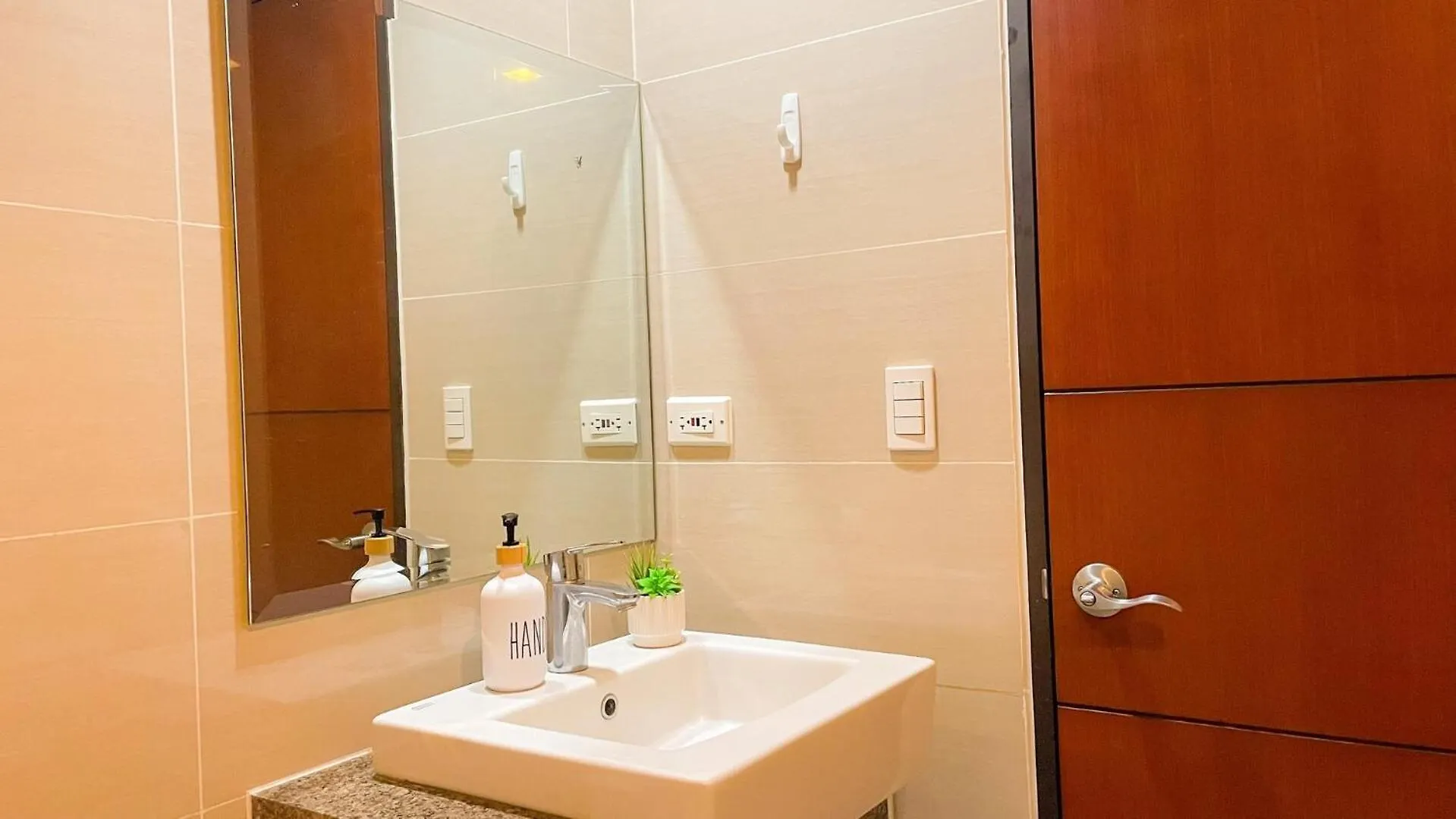 Holiday home Luxury Bgc Condo, Steps To Uptown Mall #Oursw31I Manila