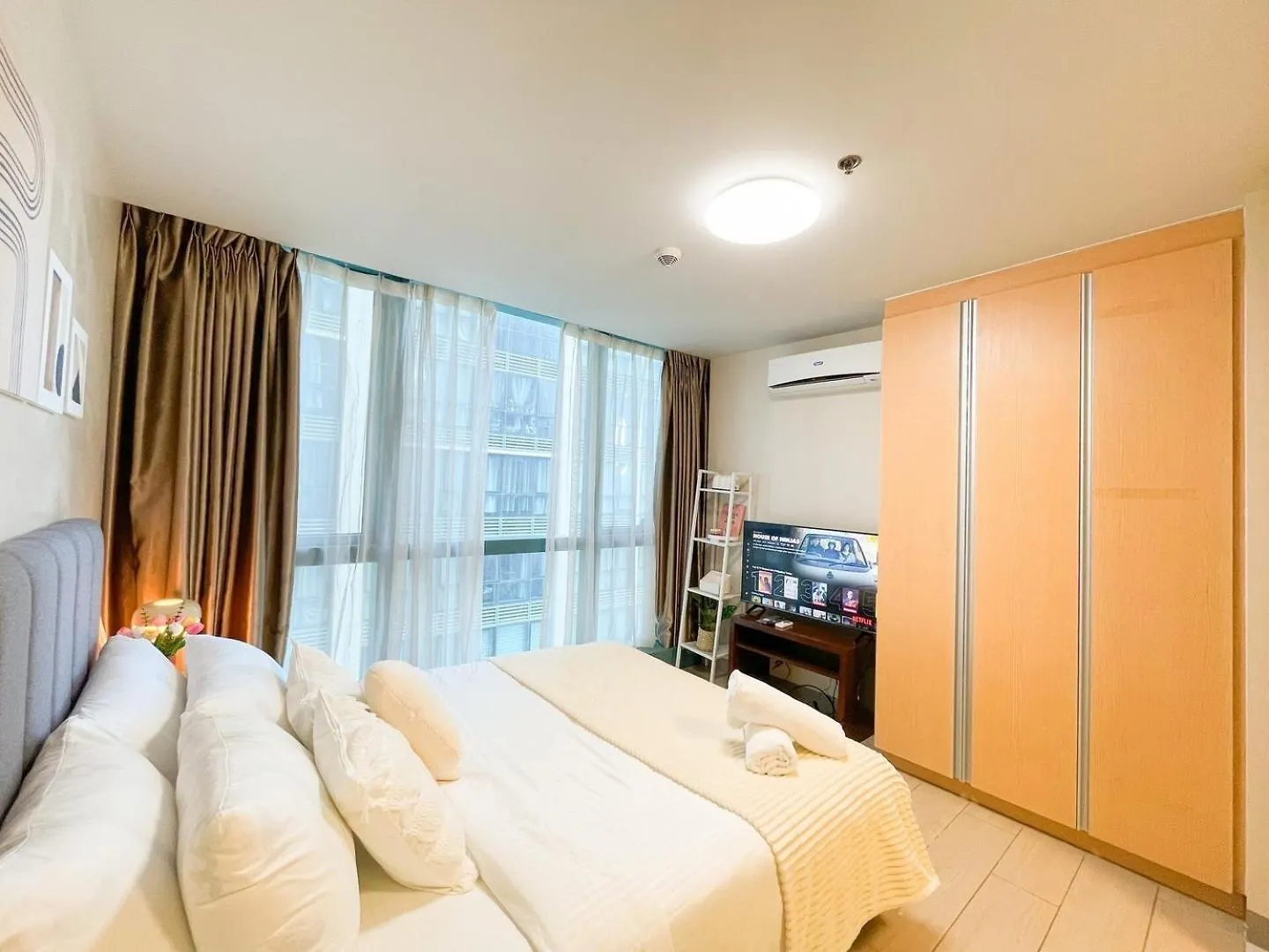 Luxury Bgc Condo, Steps To Uptown Mall #Oursw31I Manila Philippines