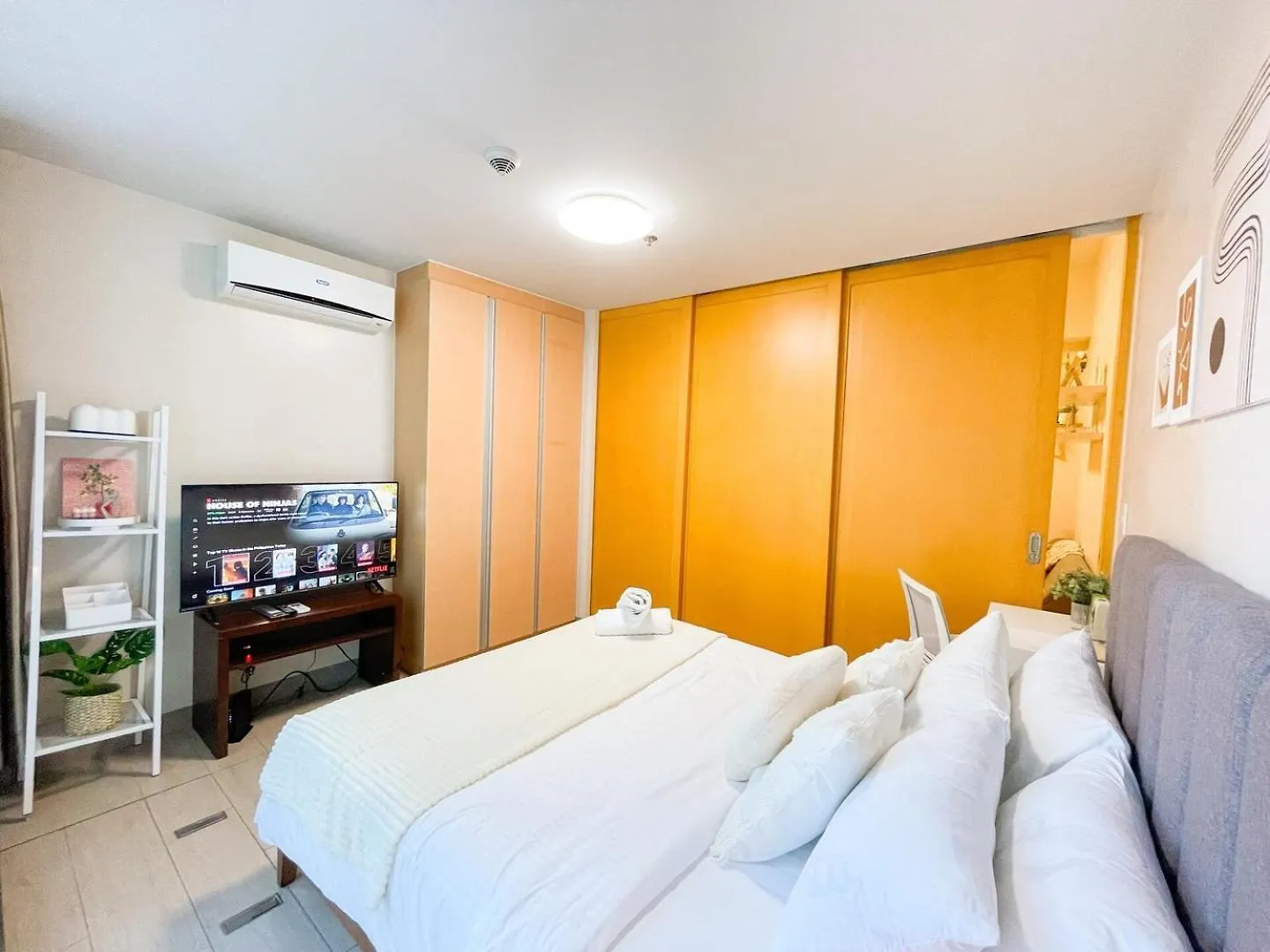 Luxury Bgc Condo, Steps To Uptown Mall #Oursw31I Manila 0*,  Philippines