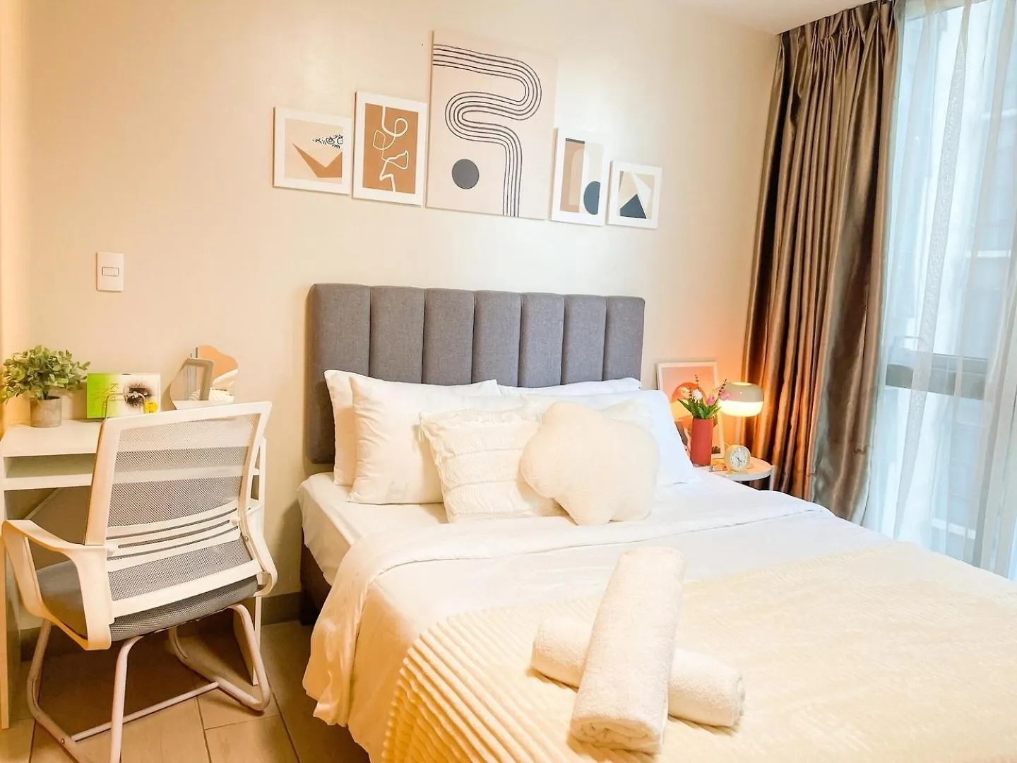 Holiday home Luxury Bgc Condo, Steps To Uptown Mall #Oursw31I Manila Philippines