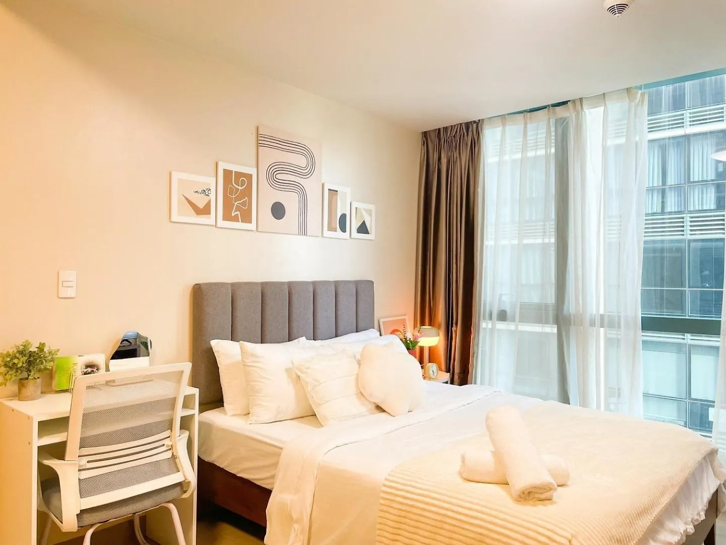 Holiday home Luxury Bgc Condo, Steps To Uptown Mall #Oursw31I Manila