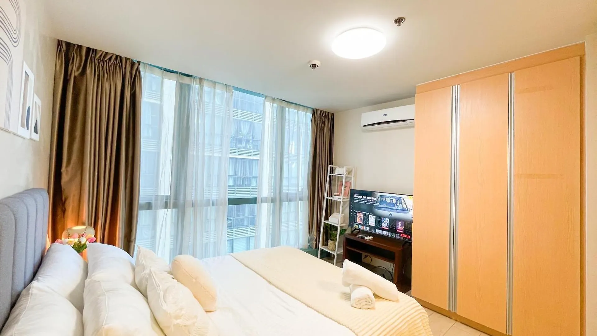 Holiday home Luxury Bgc Condo, Steps To Uptown Mall #Oursw31I Manila